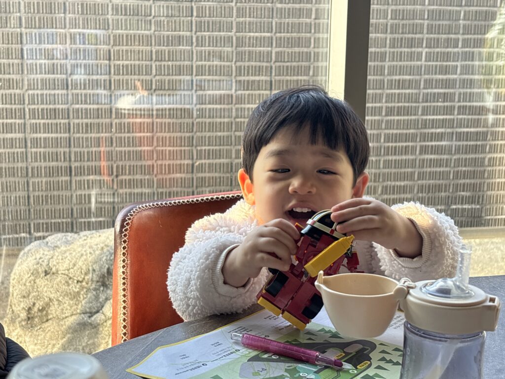 어 로프 슬라이스 피스 카페